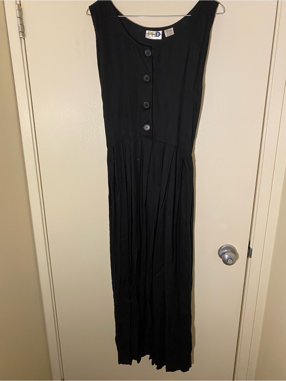 Sleeveless Black Midi Dress with Button-Front Detail